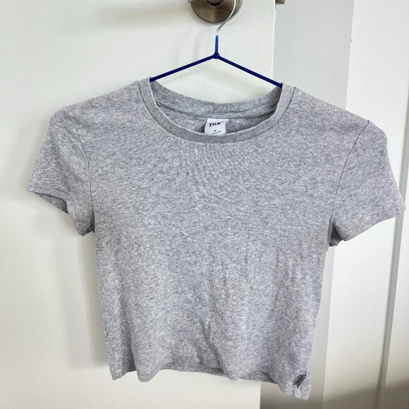 Aritzia TNA Crop Grey T-Shirt - Size Medium - Picture 1 of 7